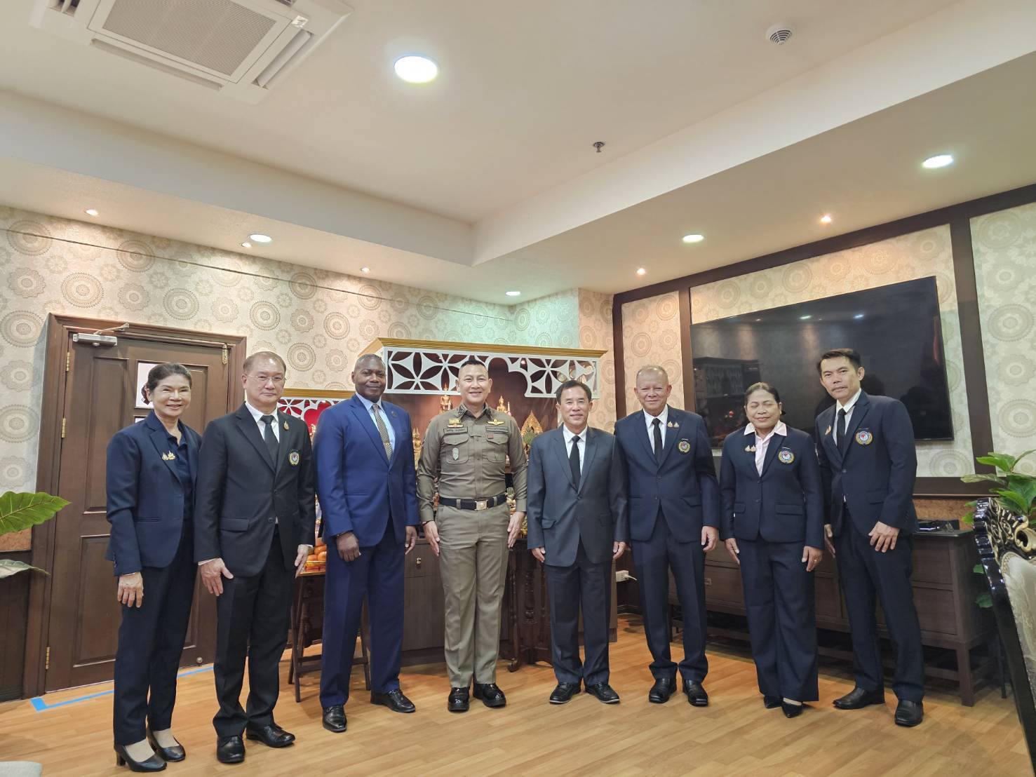 มูลนิธิตำรวจไทย-นานาชาติ โดย พล.ต.อ.ดร.วุฒิ ลิปตพัลลภ ประธานกิตติมศักดิ์ พล.ต.ท ดร.มณฑล เงินวัฒนะ ประธานมูลนิธิตำรวจไทย-นานาชาติ นำคณะผู้บริหารมูลนิธิเข้าพบ พล.ต.อ.กิตติ์รัฐ พันธุ์เพชร ผบ.ตร.ในโอกาสอวยพรและสวัสดีปีใหม่ ปี 2569