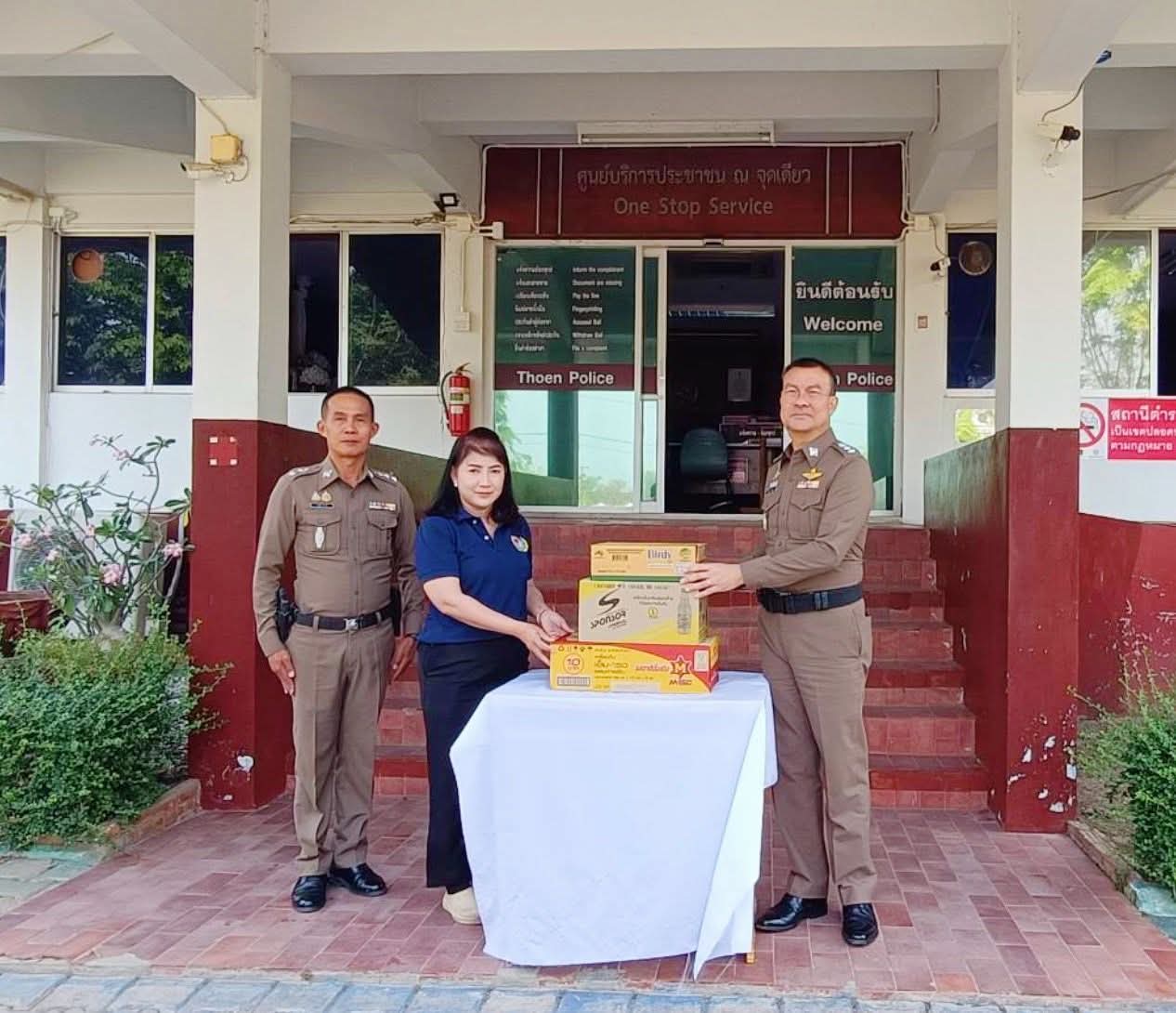 เนื่องในโอกาสเทศกาลสงกรานต์ เป็นวันหยุดยาว ประชาชนทยอยเดินทางกลับภูมิลำเนากันเป็นจำนวนมาก มูลนิธิตำรวจไทย-นานาชาติ ได้สนับสนุนน้ำดื่มและเครื่องดื่มชูกำลัง มอบให้สถานีตำรวจภูธรเถิน